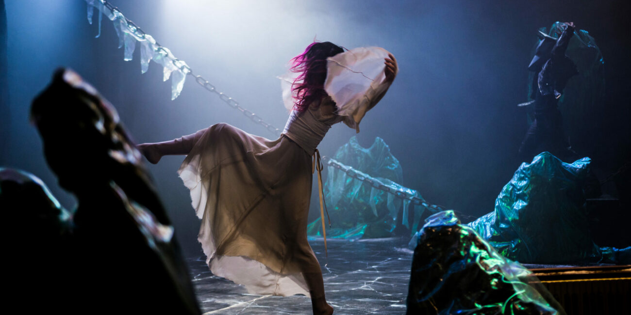 Abyss experimental dance film directed by Laura Carnet