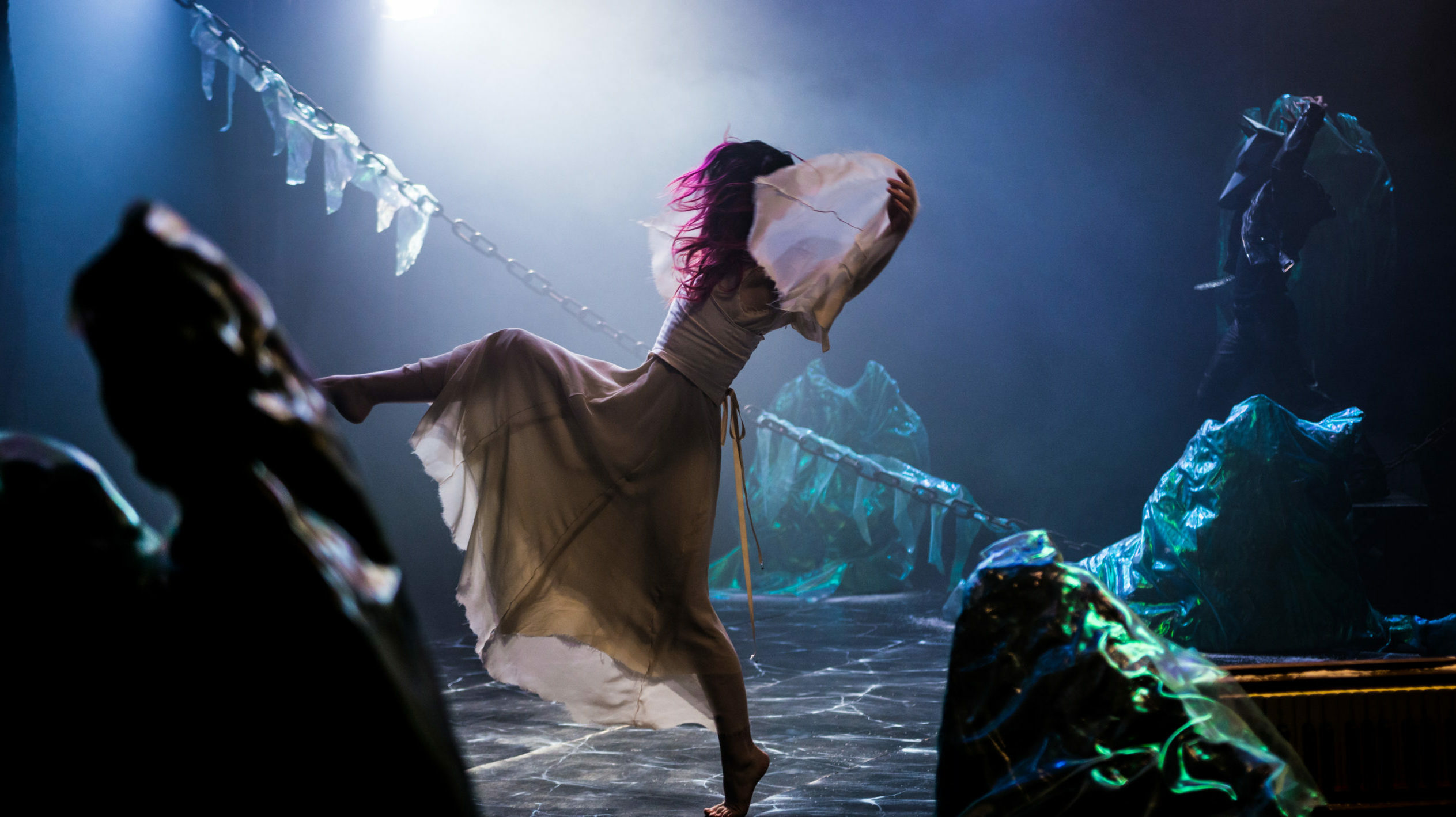 Abyss experimental dance film directed by Laura Carnet